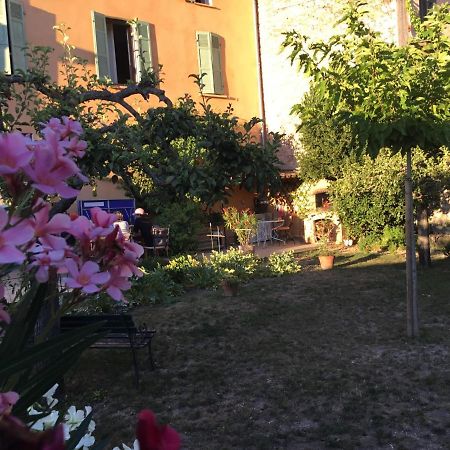 Les Lauriers Panzió Camps-la-Source Kültér fotó