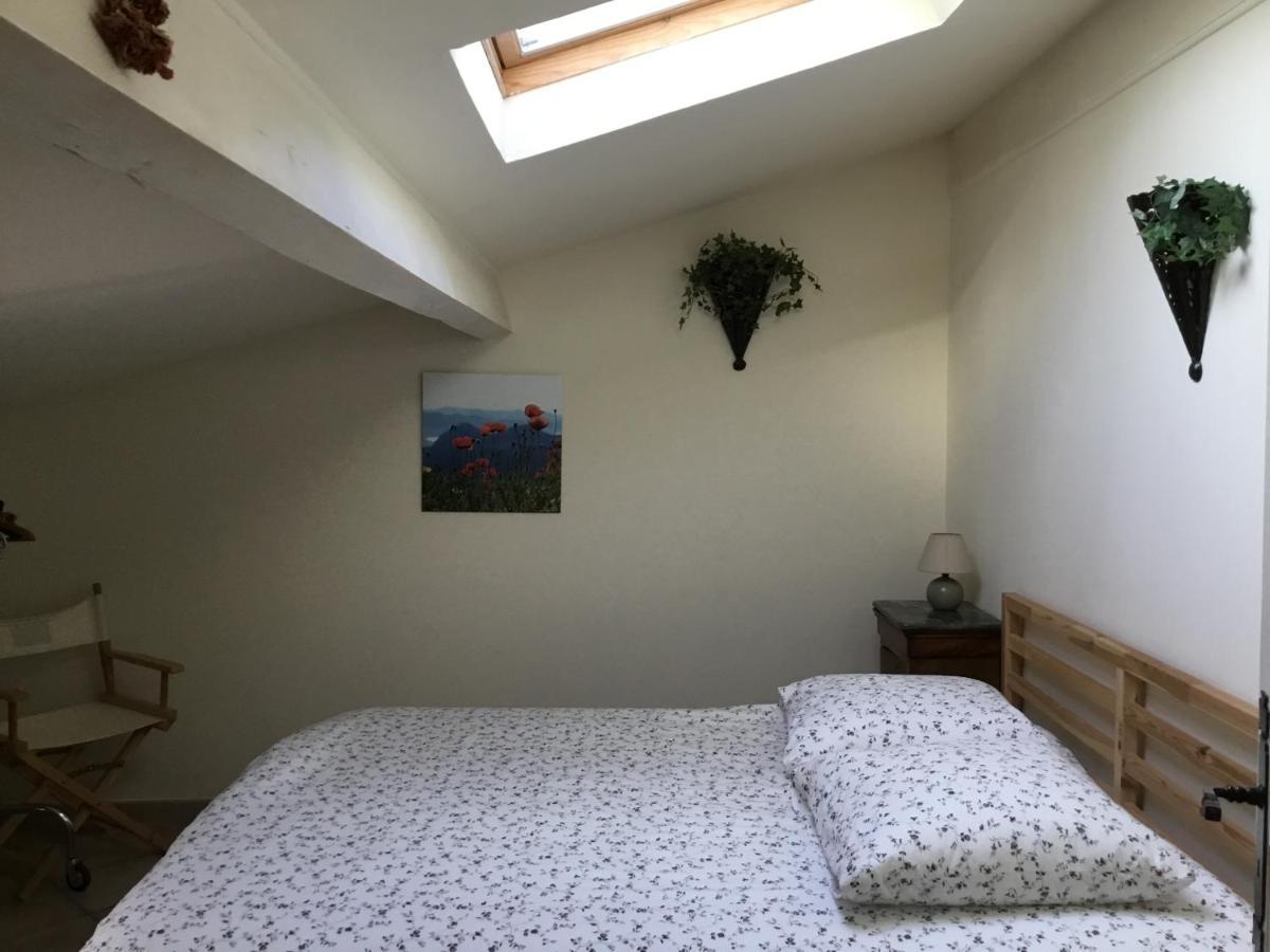 Les Lauriers Panzió Camps-la-Source Kültér fotó