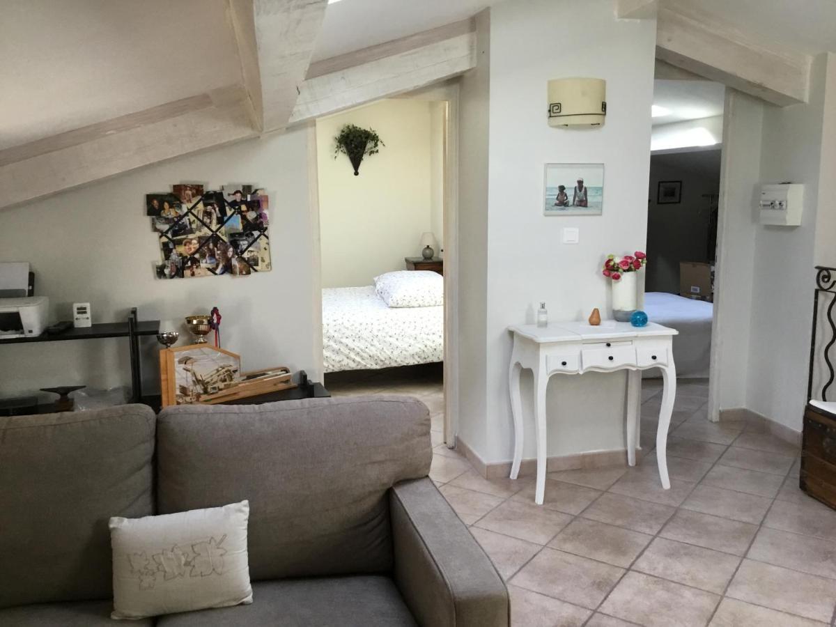 Les Lauriers Panzió Camps-la-Source Kültér fotó