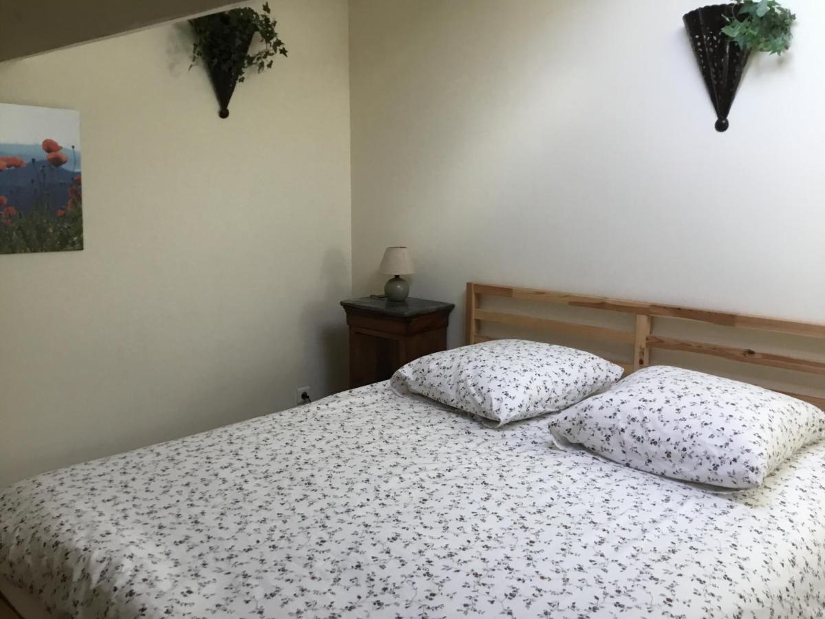 Les Lauriers Panzió Camps-la-Source Kültér fotó