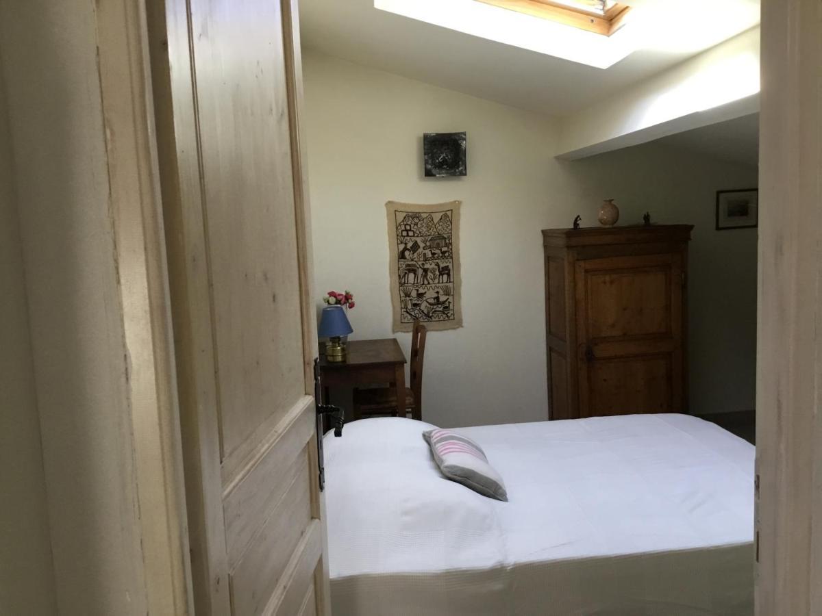 Les Lauriers Panzió Camps-la-Source Kültér fotó